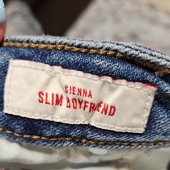 Lucky Brand Cropped Rolled-Cuff Jeans in Faded Blue - Picture 9 of 10